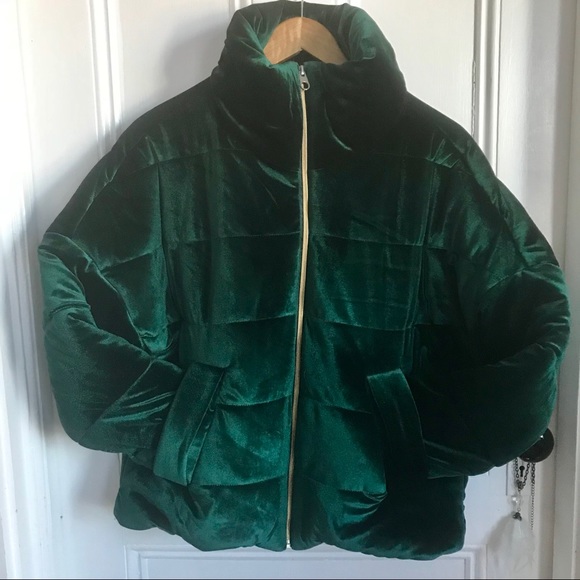 Amazing Nwot Emerald Velvet Puffer 
